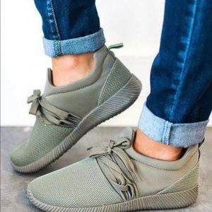 Red Dress Boutique Moss Sneakers Brand New size 6